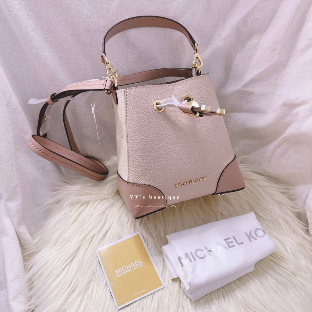 NWT Michael Kors Mercer Gallery X Small Leather Bucket Crossbody Bag Soft Pink